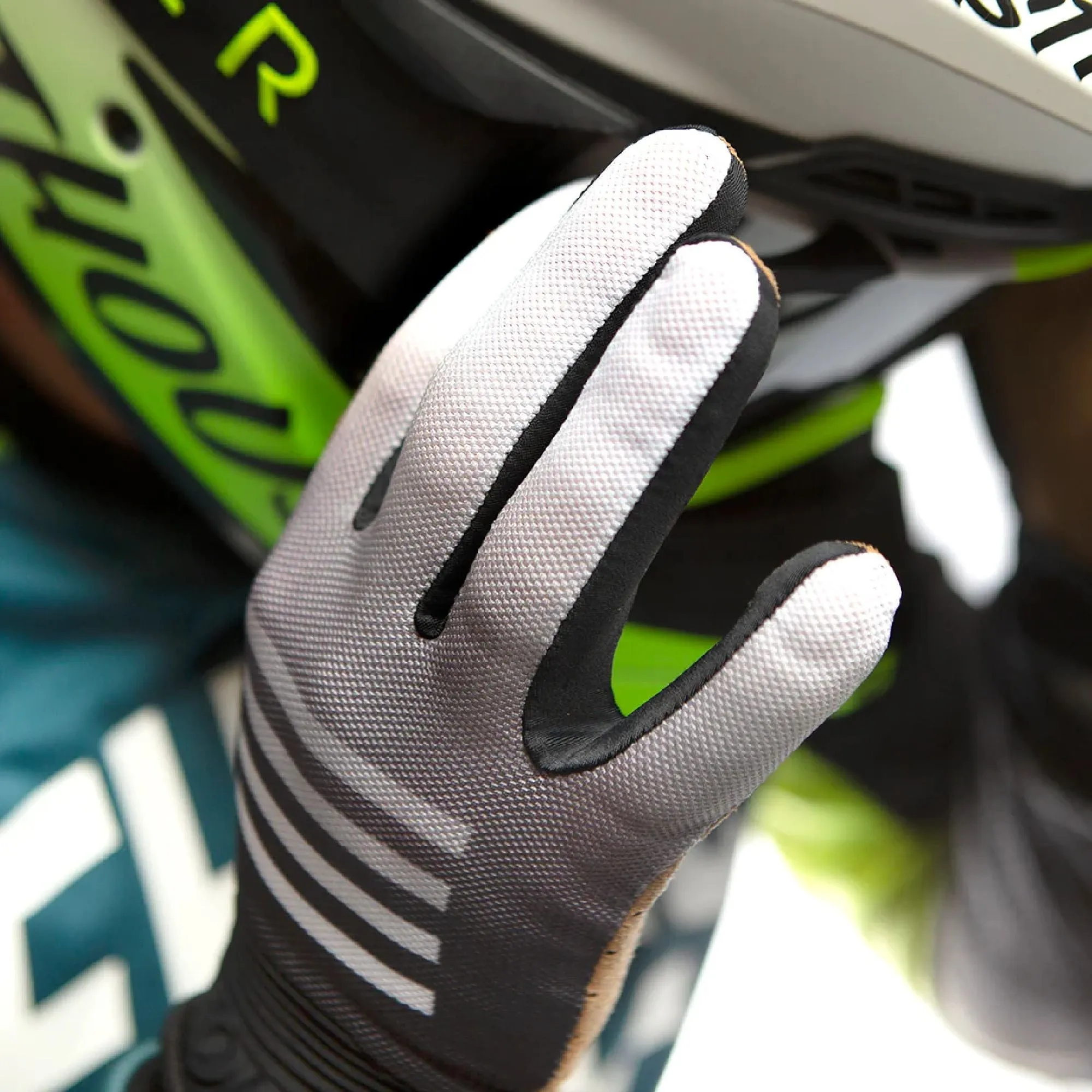 Fasthouse Blitz Fader Glove